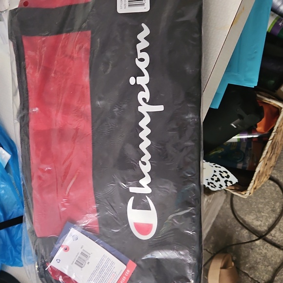 Champion Red and Black Sports Bag - Picture 1 of 1